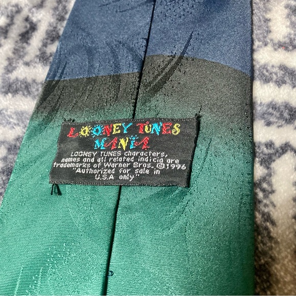 Vintage 1996 Looney Tunes Mania Novelty Neck Tie Taz Bugs Daffy Golf 4 X 60 - Picture 7 of 7